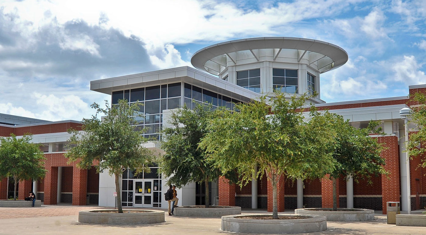 30 Accredited Online Colleges for Real Estate